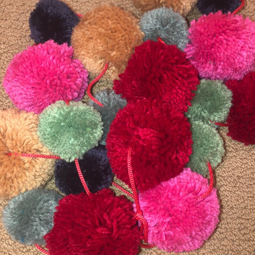 POM POM GARLAND